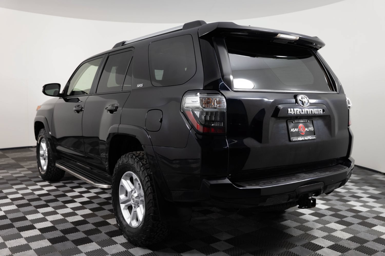 Used 2019 Toyota 4Runner SR5 AWD/4WD image 5