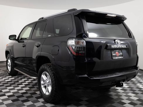 Used 2019 Toyota 4Runner SR5 AWD/4WD image 5