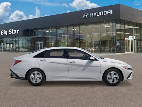 New 2026 Hyundai Elantra SE image 7
