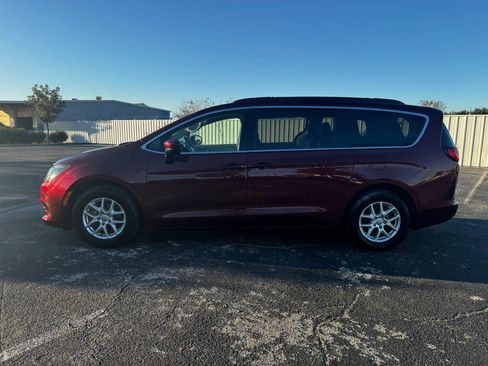 Used 2020 Chrysler Voyager Lxi image 6