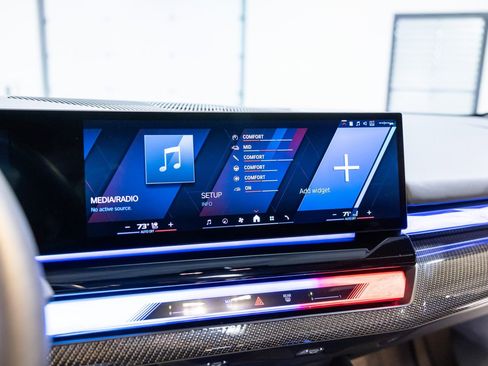 Used 2025 BMW M5 w/ Executive Package image 42