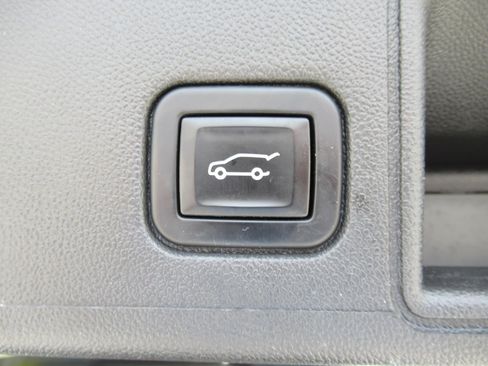 Used 2022 GMC Terrain SLE w/ Driver Convenience Package FWD image 34