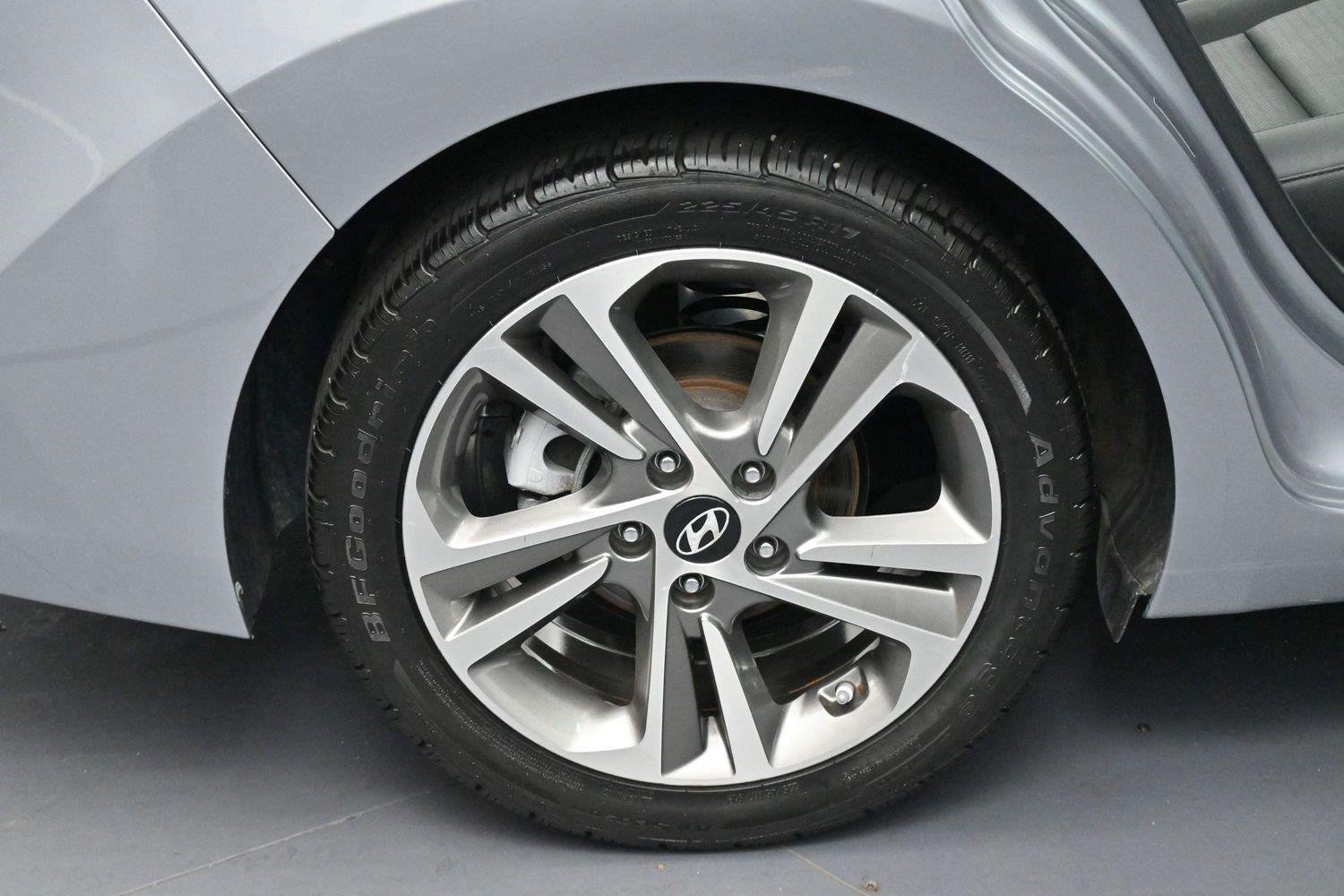 Used 2017 Hyundai Elantra Limited FWD image 31
