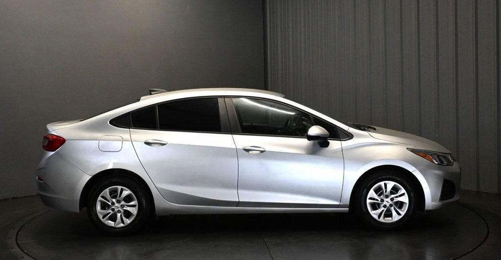 Used 2019 Chevrolet Cruze LS FWD image 4