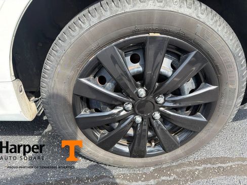 Used 2013 Toyota Corolla LE FWD image 16