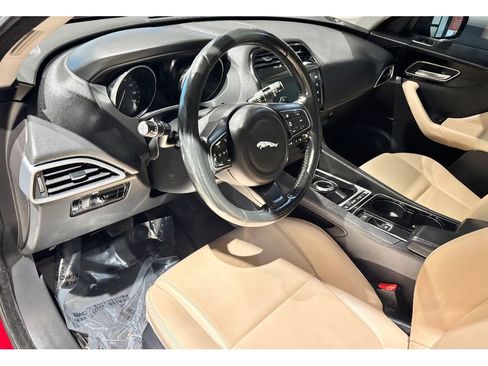 Used 2017 Jaguar F-PACE Premium image 19