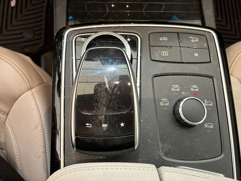 Used 2018 Mercedes-Benz GLS 550 4MATIC image 18