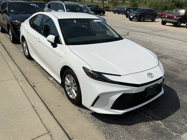 Used 2025 Toyota Camry LE FWD image 4