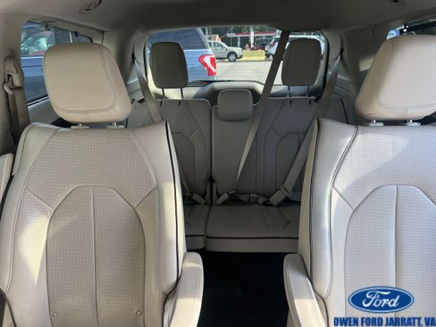Used 2018 Chrysler Pacifica Limited FWD image 9