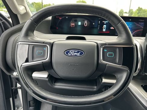 Used 2025 Ford Expedition Platinum AWD/4WD image 12