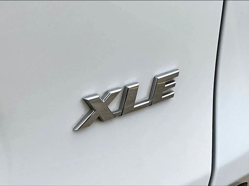 Used 2024 Toyota RAV4 XLE w/ Convenience Package image 10