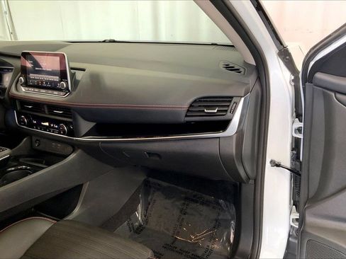 Used 2025 Nissan Rogue SV AWD/4WD image 16