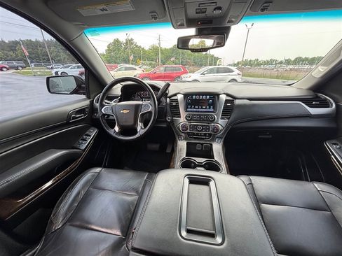 Used 2019 Chevrolet Suburban LT AWD/4WD image 17