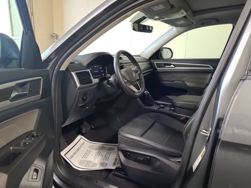 Used 2023 Volkswagen Atlas SE AWD/4WD image 3