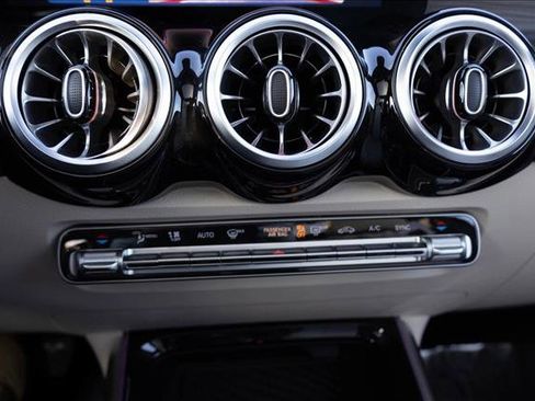 Certified 2026 Mercedes-Benz GLB 250 4MATIC image 19