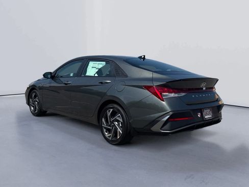 New 2025 Hyundai Elantra SEL image 5