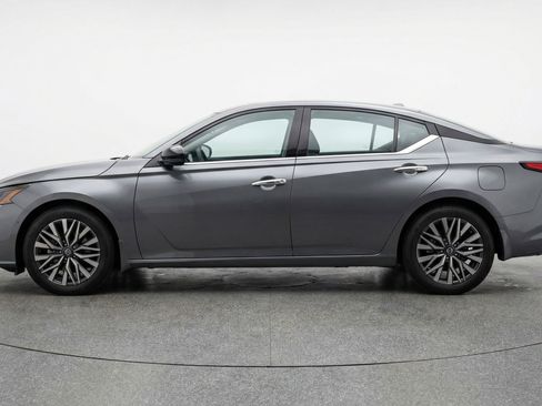 Used 2025 Nissan Altima 2.5 SV image 5