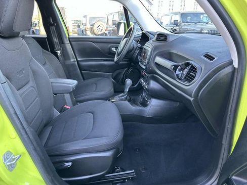 Used 2017 Jeep Renegade Altitude image 9