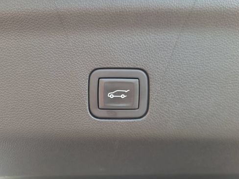 Used 2023 GMC Yukon Denali RWD image 16