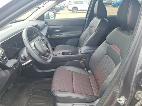 Certified 2025 Nissan Kicks SR FWD image 10