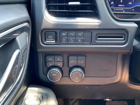 Certified 2023 Chevrolet Suburban Z71 w/ Luxury Package AWD/4WD image 33