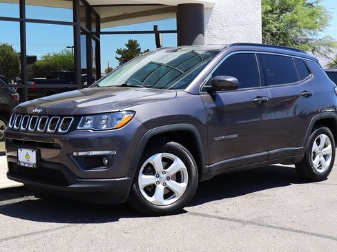 Used 2020 Jeep Compass Latitude FWD image 2