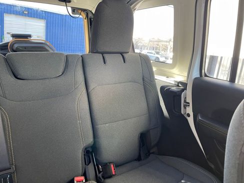 Used 2025 Jeep Wrangler Sahara image 36