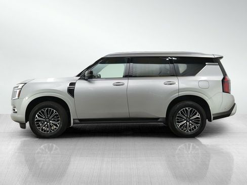 Used 2025 Nissan Armada SL AWD/4WD image 2