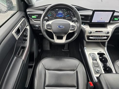 Used 2021 Ford Explorer XLT w/ Equipment Group 202A AWD/4WD image 34