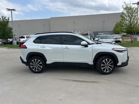 Used 2024 Toyota Corolla Cross XLE w/ Convenience Package image 2