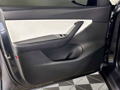 Used 2020 Tesla Model Y Long Range image 10