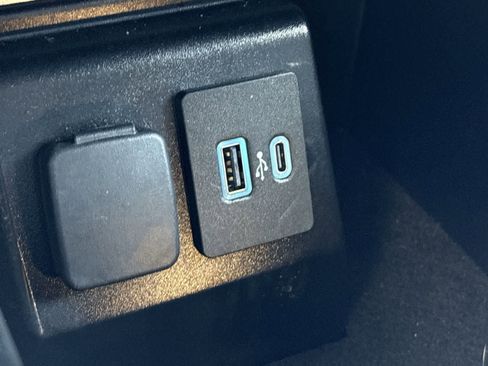 Used 2022 Ford Explorer XLT w/ Equipment Group 202A image 26