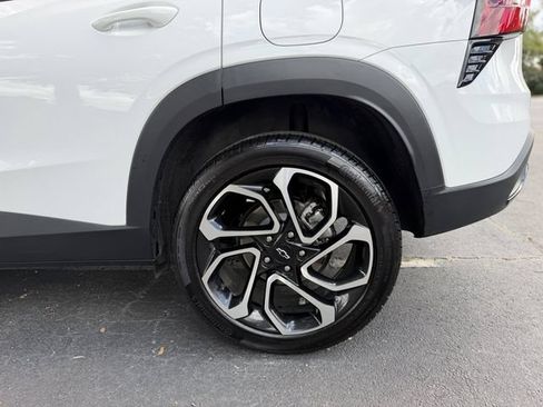 Used 2025 Chevrolet Trax RS w/ Driver Confidence Package FWD image 34