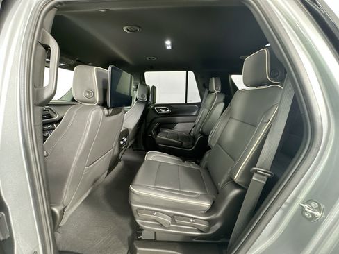 Used 2023 GMC Yukon SLT w/ SLT Luxury Package image 24