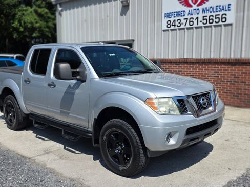 Used 2018 Nissan Frontier SV w/ Value Truck Package AWD/4WD image 2
