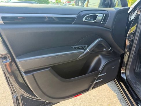 Used 2012 Porsche Cayenne S AWD/4WD image 9