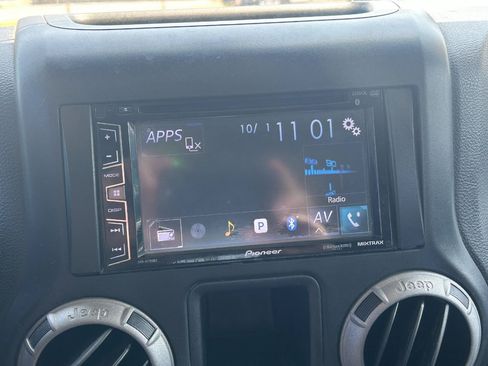 Used 2013 Jeep Wrangler Sport AWD/4WD image 13
