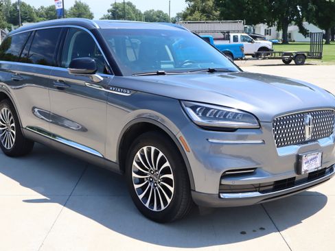 Used 2023 Lincoln Aviator Reserve image 4