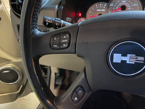 Used 2004 HUMMER H2 w/ Preferred Equipment Group AWD/4WD image 40
