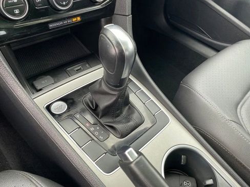 Used 2022 Volkswagen Passat 2.0T image 10