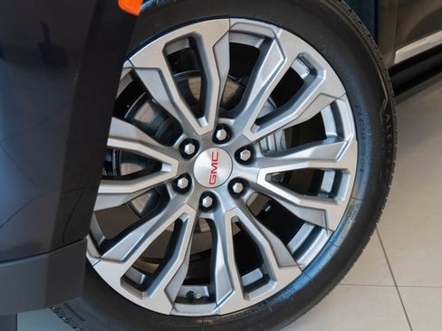 Used 2021 GMC Yukon Denali w/ Denali Premium Package image 2