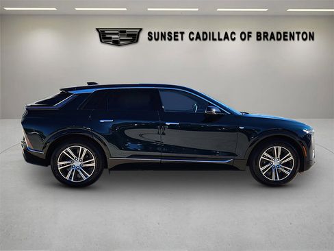 New 2025 Cadillac Lyriq Luxury image 8