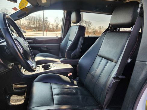 Used 2017 Dodge Grand Caravan GT image 26