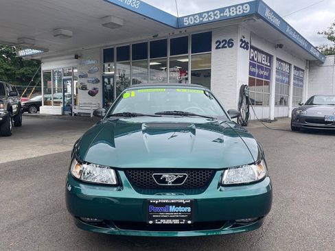Used 2001 Ford Mustang Convertible RWD image 3