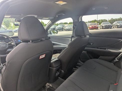 Certified 2025 Hyundai Elantra SEL image 20