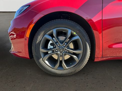 New 2026 Chrysler Pacifica Select image 10