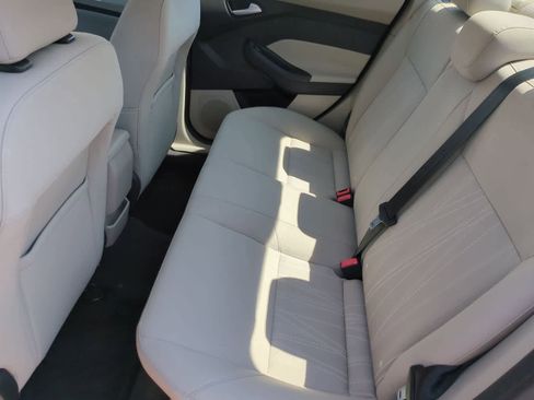 Used 2016 Ford Focus SE w/ SE Cold Weather Package FWD image 19