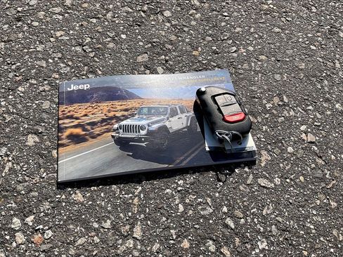 Used 2023 Jeep Wrangler Unlimited Sahara w/ Cold Weather Group AWD/4WD image 10
