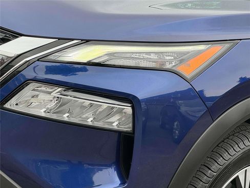 Used 2022 Nissan Rogue SV image 9