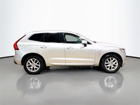 Used 2019 Volvo XC60 T5 Momentum w/ Premium Package image 6